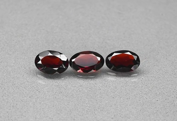 4.18ct 3pcs Lot  t.w VS-VVS Oval Natural Red Almandine Garnet, Africa