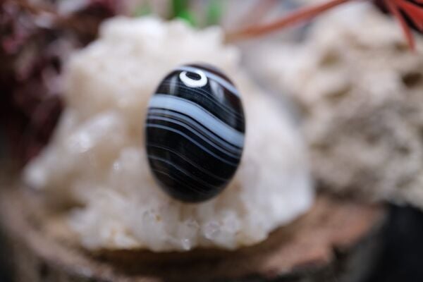 12.80ct 17.9x13.2mm Natural Banded Agate