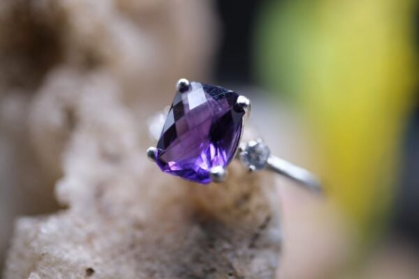 1.10ct Natural Octagon Ametist 925 Ayar 2.00 Gram Gümüş Yüzük ( Yan taşlar Atomdur) No:13