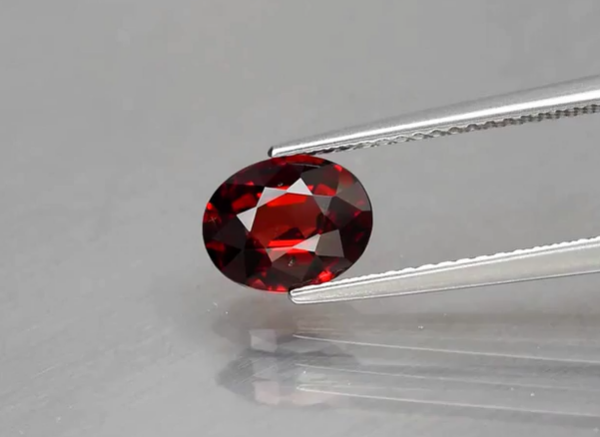 1.53ct 8x6.3mm VS Oval Natural Reddish Orange Garnet, Africa