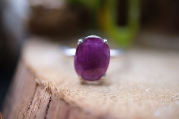 2.26ct 10x8mm Oval Kırımızımsı Mor  Safir 925 Ayar Gümüş Yüzük