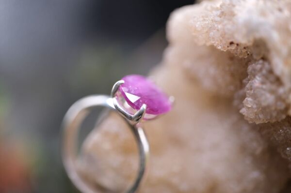 2.26ct 10x8mm Oval Kırımızımsı Mor  Safir 925 Ayar Gümüş Yüzük