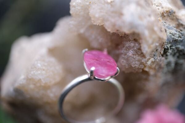 3.30ct 11.2x7.9mm Oval Natural Yakut  ( Heated Glass Filling) 925 Ayar Gümüş Yüzük