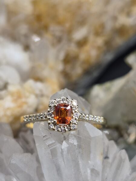 0.21ct Turuncu Safir- 0.12ct E/F Diamond 2.23gr 14 Ayar Sarı Altın  Yüzük