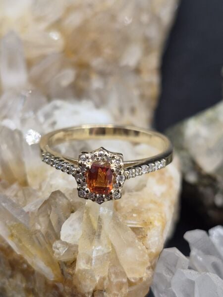 0.21ct Turuncu Safir- 0.12ct E/F Diamond 2.23gr 14 Ayar Sarı Altın  Yüzük