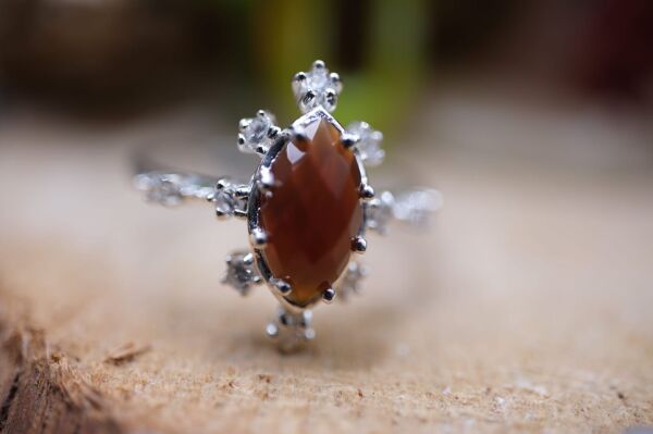 1.25ct Natural Karnelyan Akik 2.89 Gram 925 Ayar Gümüş Yüzük ( Çevre Taşları Atomdur)