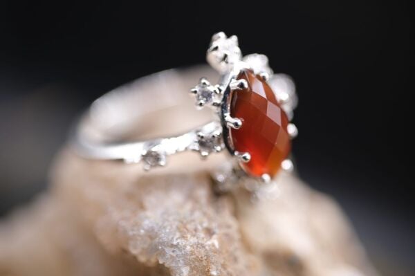 1.25ct Natural Karnelyan Akik 2.89 Gram 925 Ayar Gümüş Yüzük ( Çevre Taşları Atomdur)