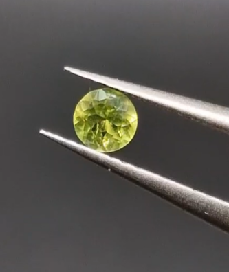 0.33ct 4mm Round Natural Peridot