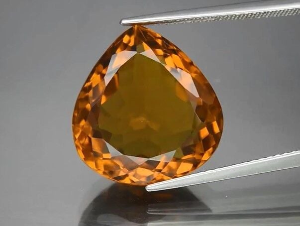 12.63ct 16.7x15.8mm VS Pear Natural Yellow Citrine, Brazil
