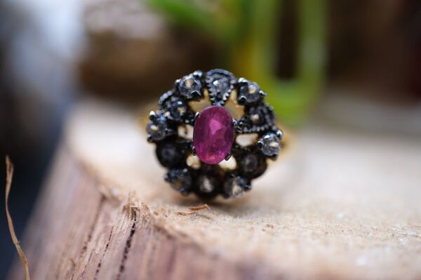 0.50ct Natural Yakut ( GF) ve Natural Beyaz Topaz 925 Ayar Gümüş Yüzük