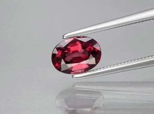 1.09ct 7.2x5.2mm Oval Natural Purplish Pink Rhodolite Garnet, Madagascar