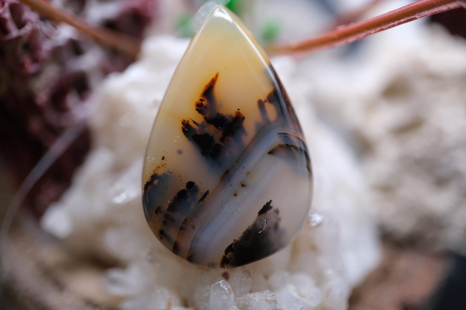 15.60ct 28.3x18.7mm Natural Montena Agate