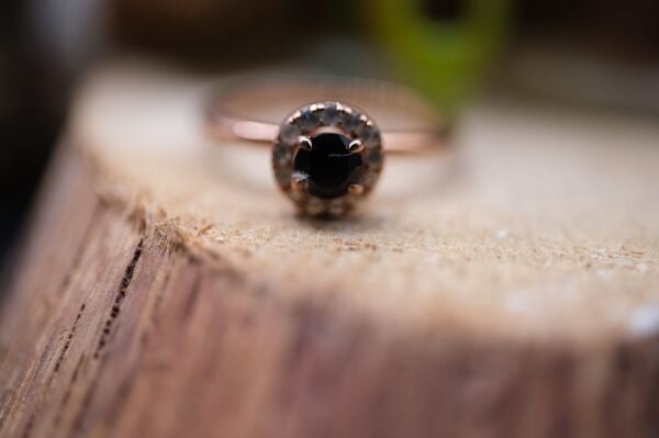 Alaşımlı Kararmaz Gümüş Üzeri ( Rose)  Natural 0.32ct Spinel 0.17ct Beyaz Topaz  Yüzük ( No:15)