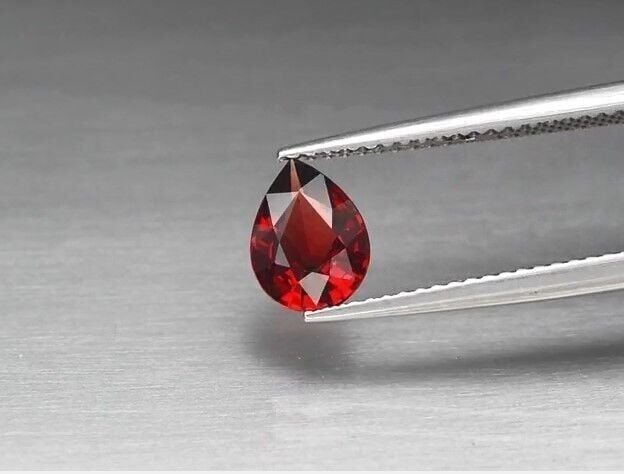 1.05ct VS Pear Natural Purplish Pink Rhodolite Garnet, Madagascar