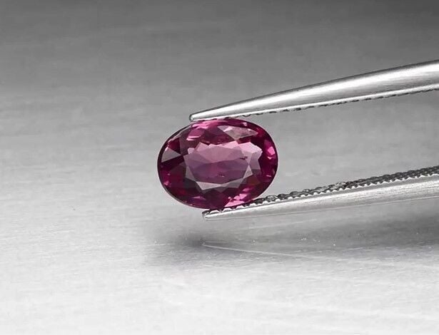1.38ct VS Oval Natural Pinkish Purple Rhodolite Garnet, Madagascar