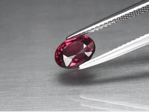 1.74ct 7.7x5.8mm VS Oval Natural Purplish Pink Rhodolite Garnet, Madagascar