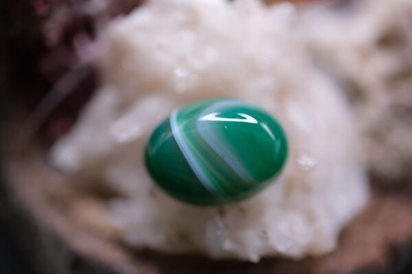 10.55ct 16.4x12.1mm Natural Banded Agate