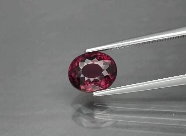 1.92ct VS Oval Natural Purplish Pink Rhodolite Garnet,Madagascar