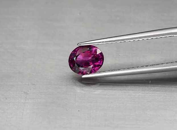 1.17ct 6.8x5.6mm Oval Natural Pinkish Purple Rhodolite Garnet, Tanzania