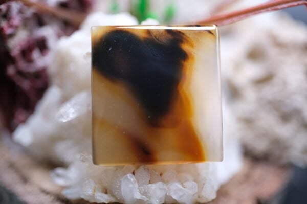 16.35ct 22.2x20.7mm Natural Montena Agate