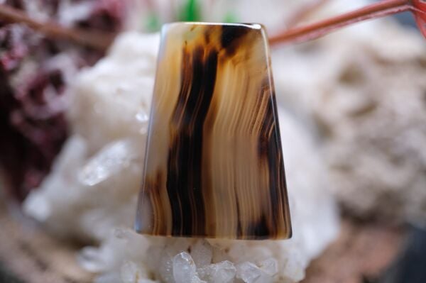 14.25ct 25x17.4mm Natural Montena Agate