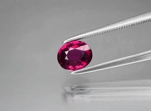 1.23ct 7x5.7mm Oval Natural Purplish Pink Rhodolite Garnet Gemstone, Mozambique