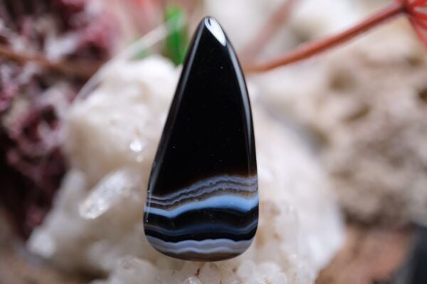 10.95ct 28.4x13.1mm Natural Banded Agate