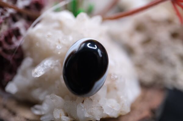 11.00ct 16.3x12.3mm Natural Banded Agate