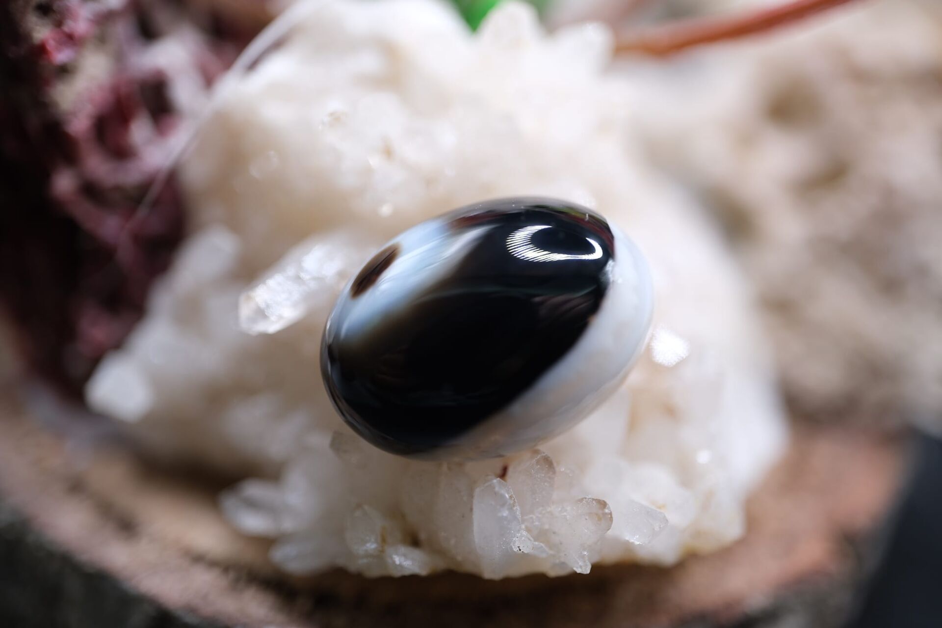 11.60ct  17.8x12.9mm Natural Banded Agate