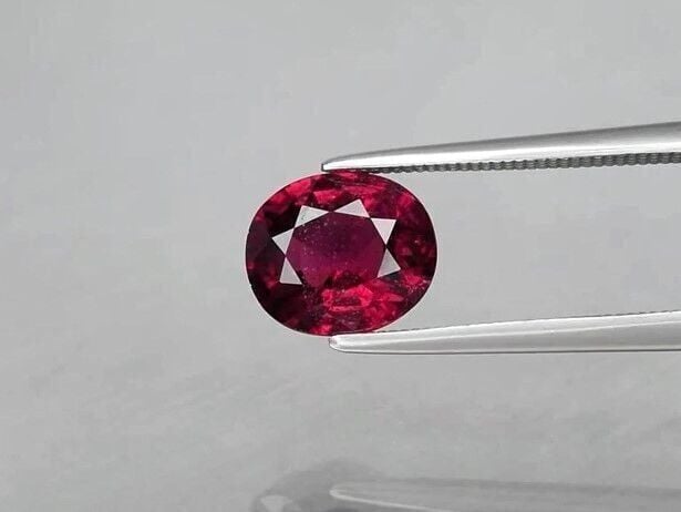 2.23ct 8.5x7.3mm Oval Natural Purplish Pink Rhodolite Garnet, Madagascar