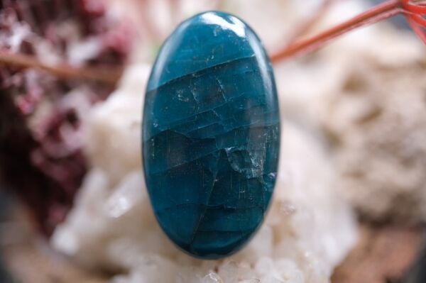 28.30ct 30.3x17.2mm Natural Oval Apatite