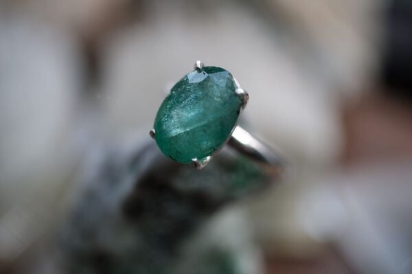 2.41ct 10.2x7.6mm  Natural Zümrüt (Untreated)  Kadın Yüzük