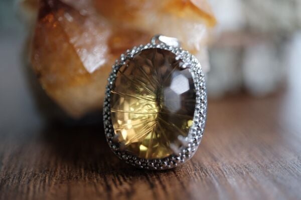 4.02 Gram 14 Ayar Beyaz Altın 12.73 Ct Natural Sitrin Kolye Ucu