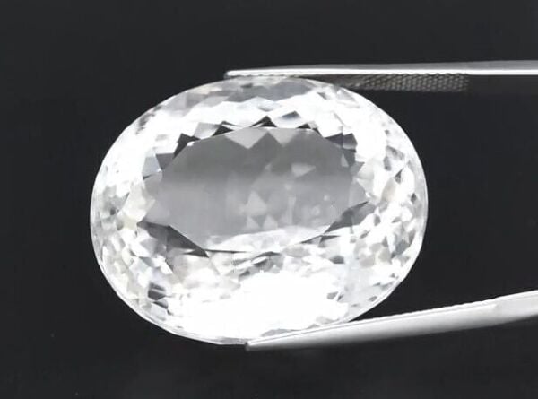 60.06ct 27.5x22.8mm VS Oval Natural White Quartz Myanmar