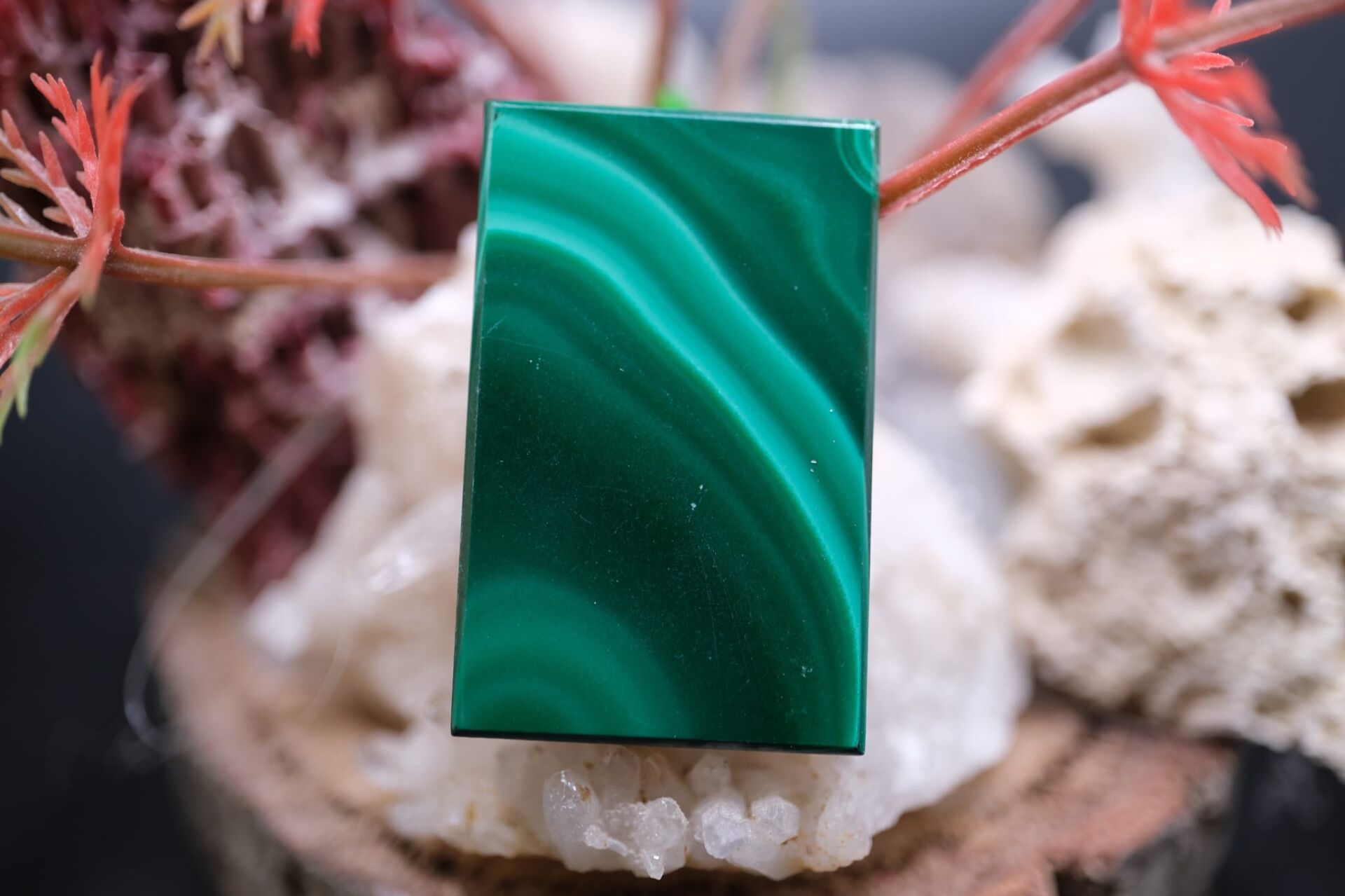 28.05ct 30.5x19.4mm Natural Malachite
