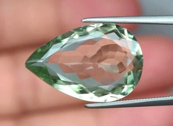10.83ct 20.6x13.6mm VS Pear Natural Green Quartz, Brazil
