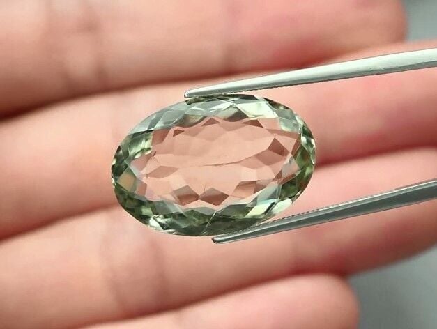 11.50ct 20x13.4mm VS Oval Natural Green Quartz, Brazil