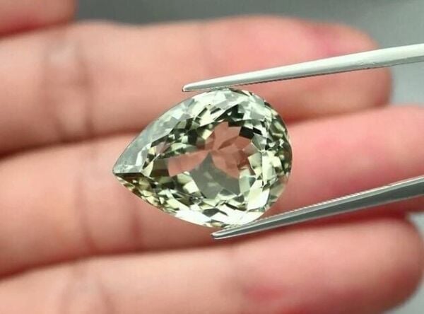 14.23ct 18.2x14mm VS Pear Natural Green Quartz, Brazil