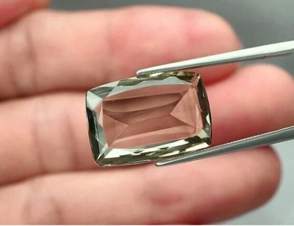 11.05ct 18x12.5mm VS Antique-Cut Natural Green Quartz, Brazil