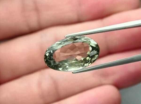 9.59ct 17.2x10.4mm VS Oval Natural Green Quartz, Brazil