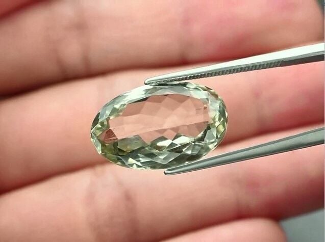 10.20ct 18.4x11.8mm VS Oval Natural Green Quartz, Brazil