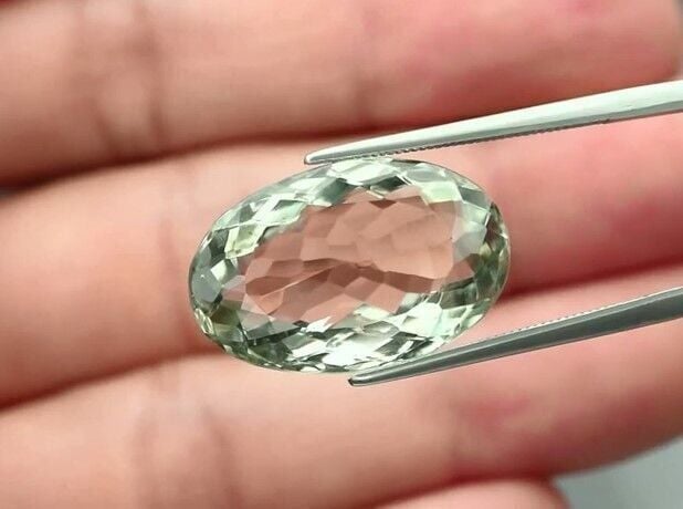 12.19ct 19.8x12.7mm VS Oval Natural Green Quartz, Brazil