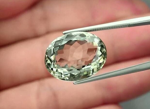 15.51ct 17.7x13.6mm VS Oval Natural Green Quartz, Brazil