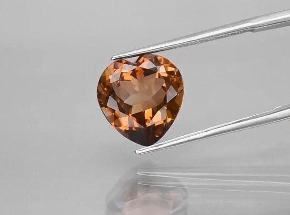 7.40ct 12.2x11.7mm VVS Heart Natural Champagne Topaz, Brazil