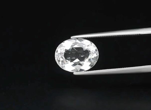 4.72ct 11.8x9.2mm VVS Oval Natural Unheated White Topaz, Brazil