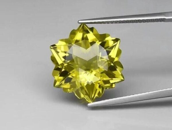 13.38ct 15.7x15.7mm VS Snowflake Natural Olive Green Quartz, Brazil