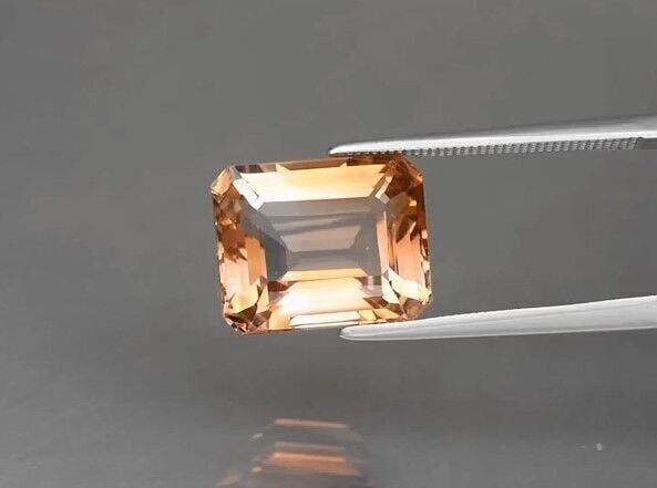 8.95ct 12.6x10mm VVS Octagon Natural Champagne Topaz, Brazil