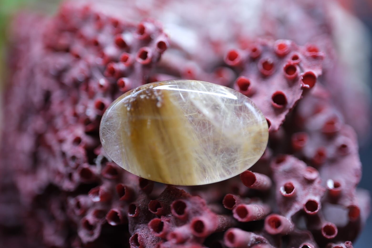 14.70ct 21.9x13.9mm Natural Golden Rutilated Quartz