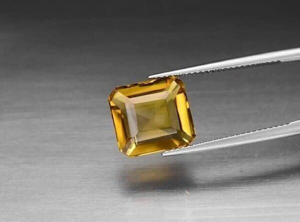 7.00ct 11.8x10.8mm VVS Octagon Natural Yellow Quartz Brazil