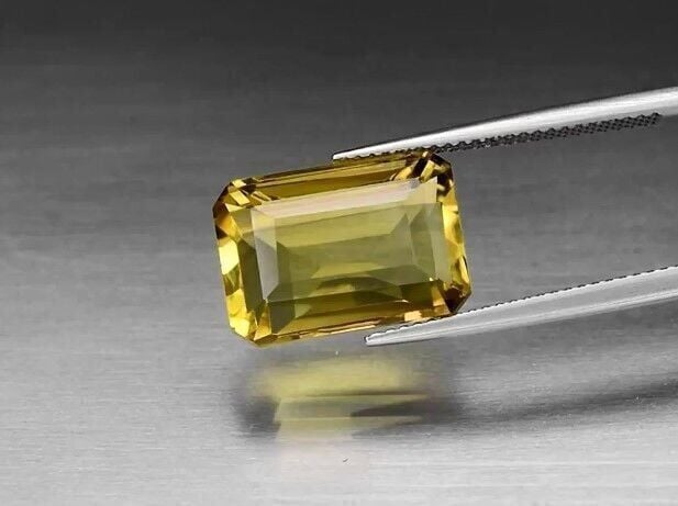 10.00ct 14.8x10.5mm VVS Octagon Natural Yellow Quartz Brazil, Delightful!